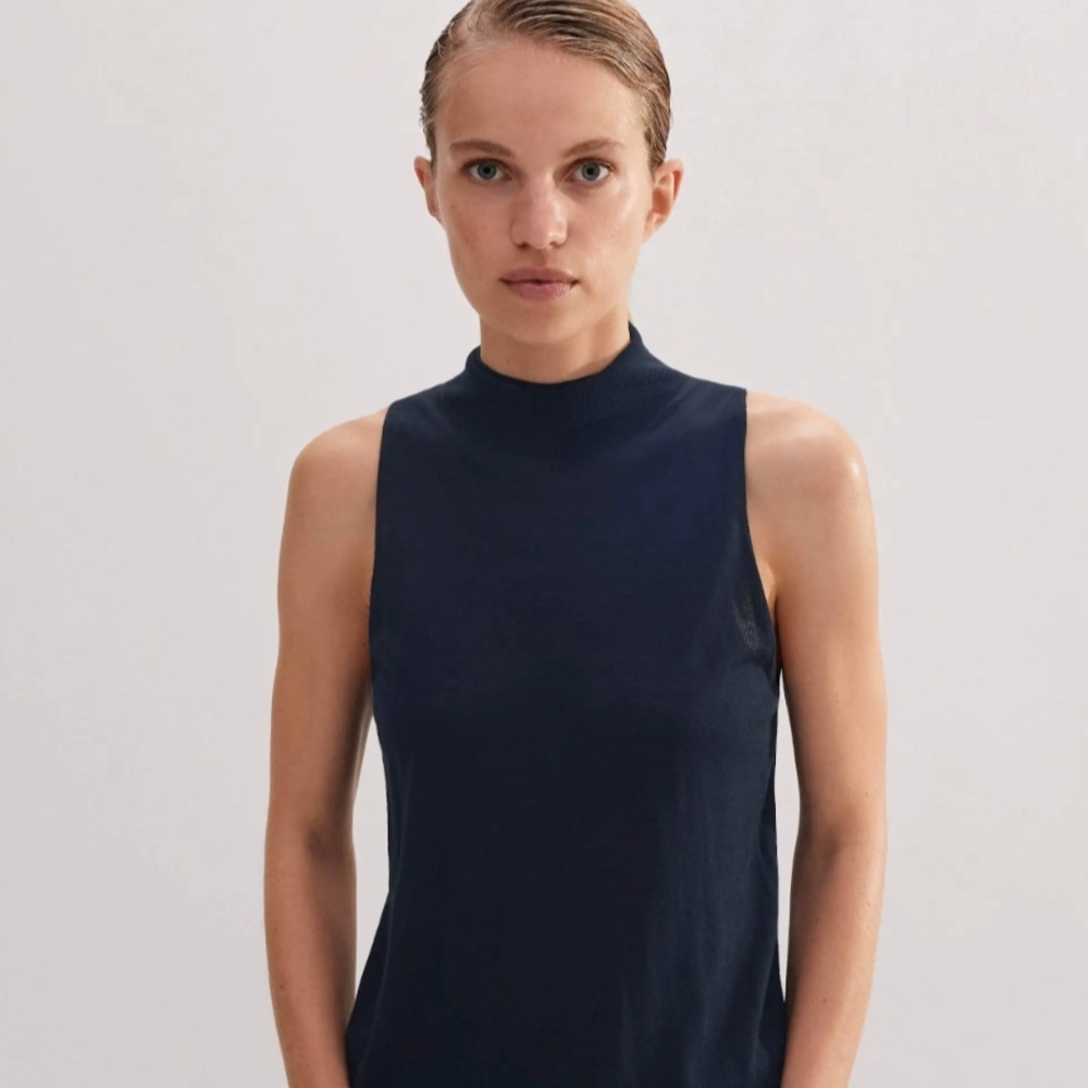 ISO ME+EM Dark Blue Sleeveless Tank Top
